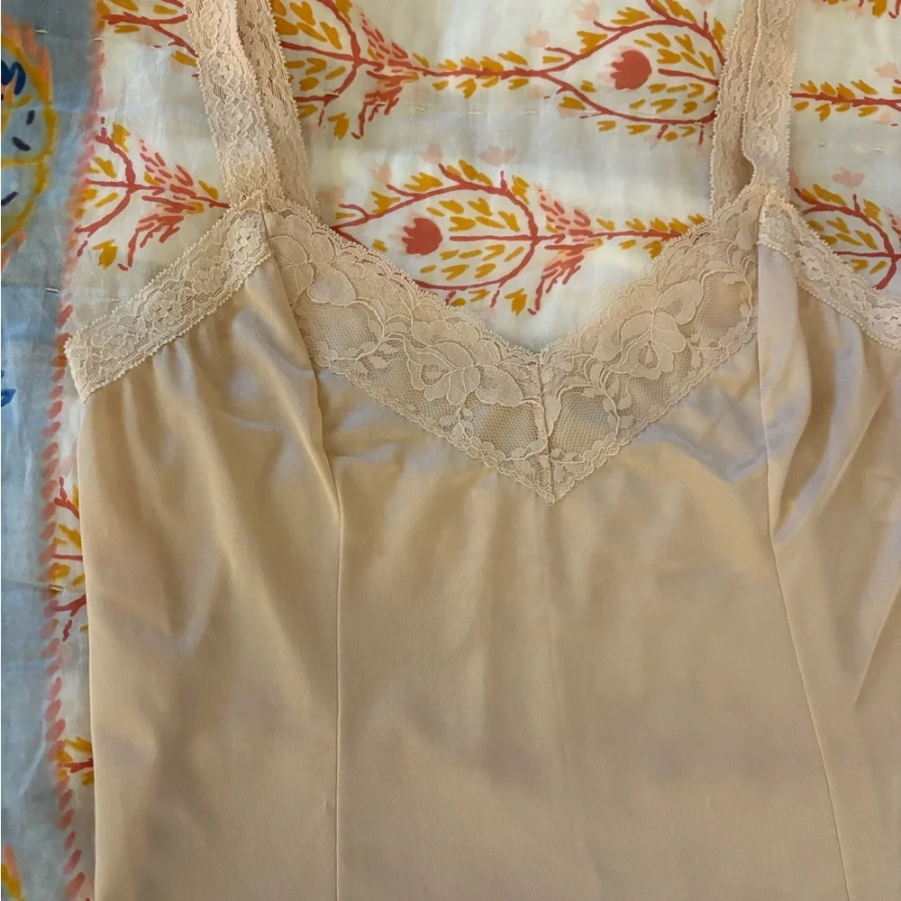 Vintage cami slip top cream satin lace detail made in USA - Picture 3 of 4